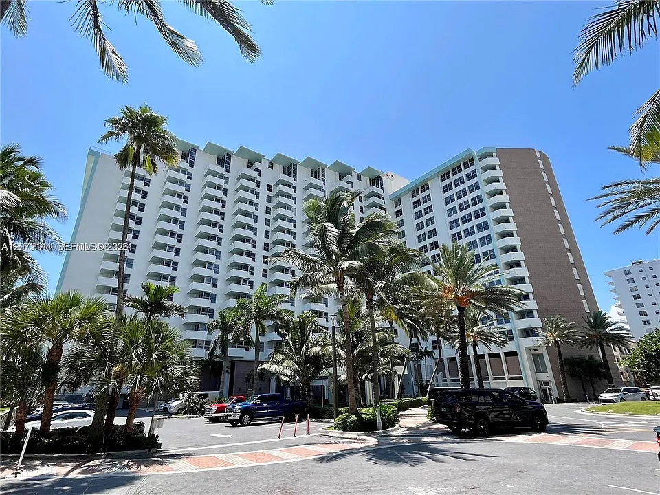 2899 Collins Ave #1714