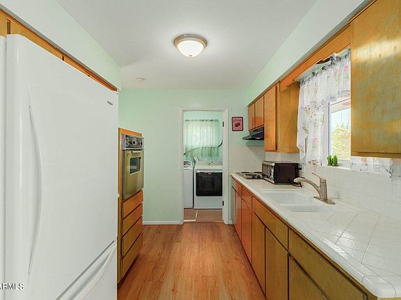 3rd image of 5904 E Des Moines St