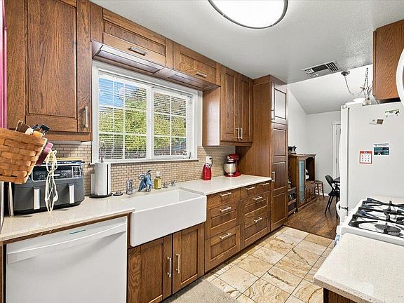 4th image of 6132 Ogden Nash Way