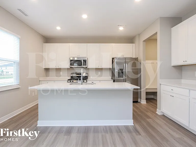 2335 S Carlota Dr — Photo 3