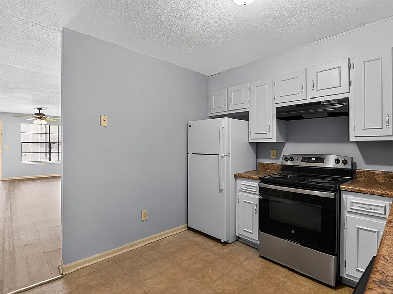 621 33rd St E #B — Photo 6