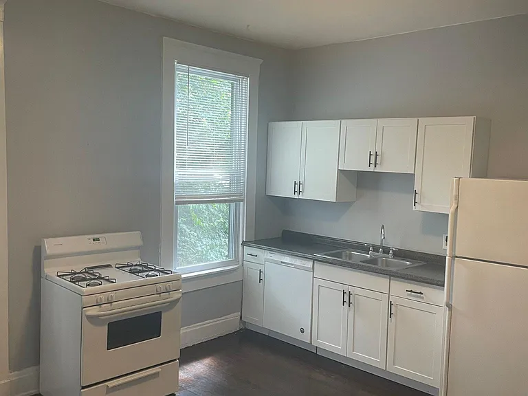 331 W McMillan St — Photo 16