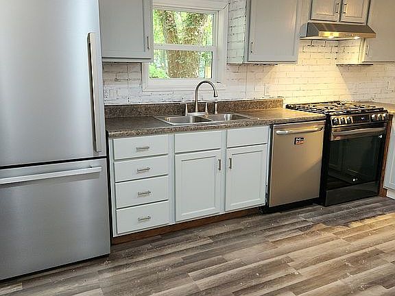 3rd image of 10 Woodcrest Rd SE