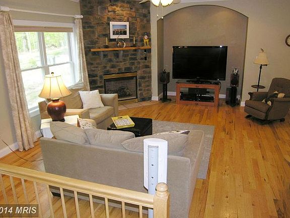 4th image of 448 Sylvan Ln