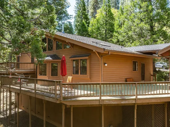 317 Canyon View Dr, Hathaway Pines, CA 95233