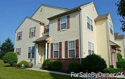 End-Unit
						:
						Lots of natural light!