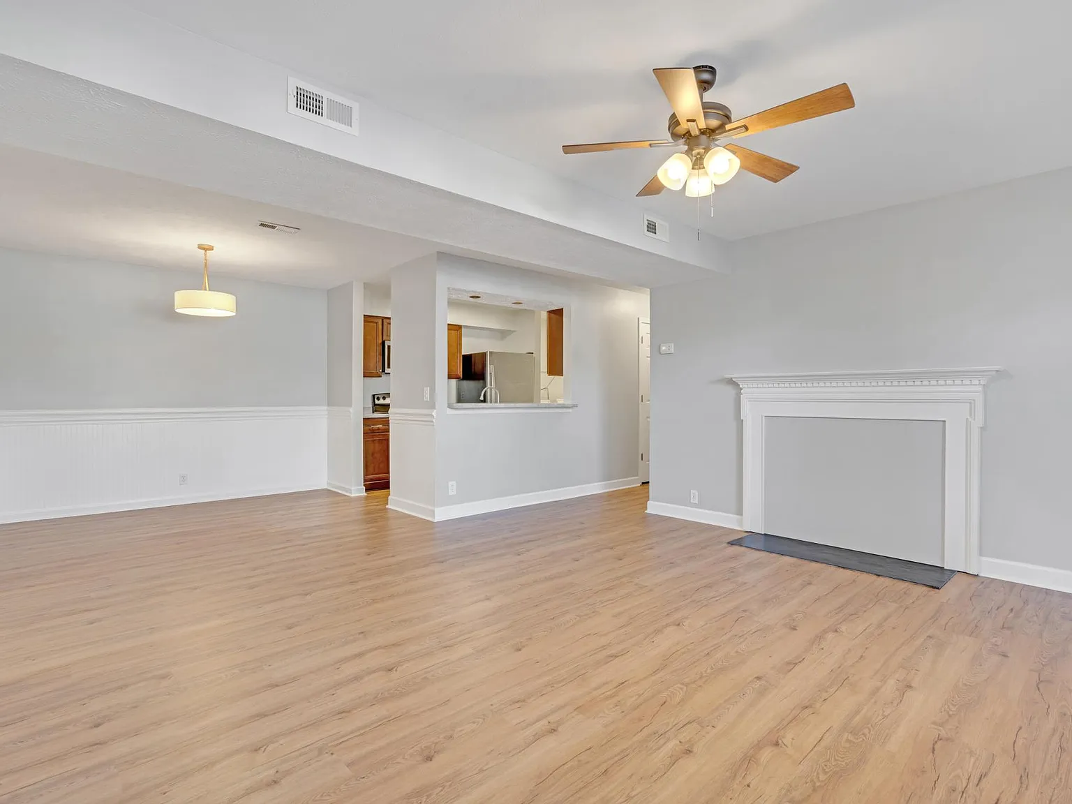 2 bed, 1143 sqft, $1,600 — Photo 1