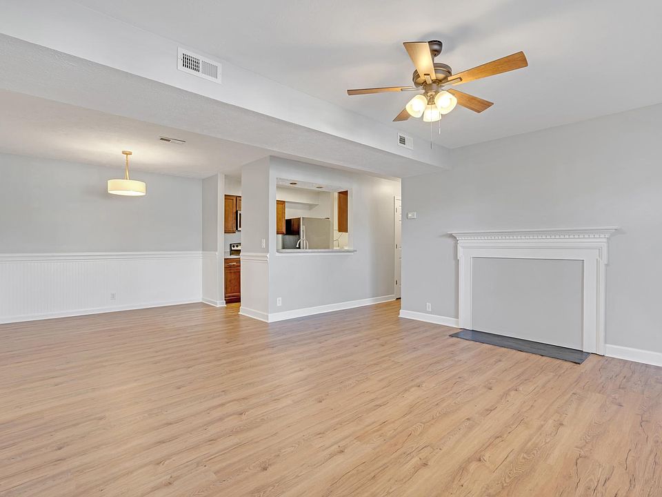 Living/Dining Area