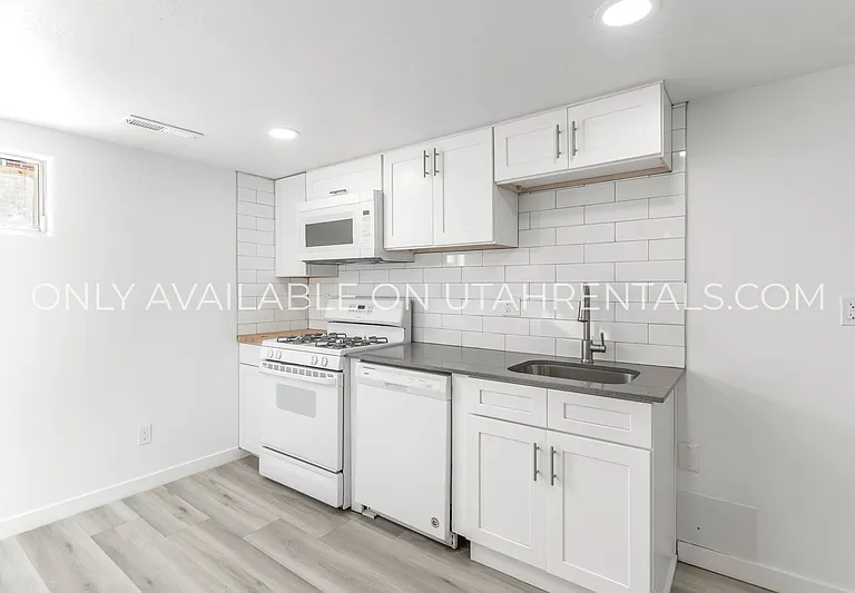 5866 S 129 W #DOWNSTAIRS — Photo 8