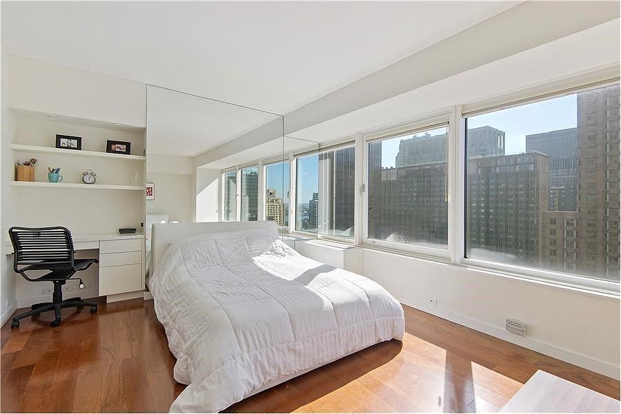2nd image of 150-156 W 56th St APT 3809