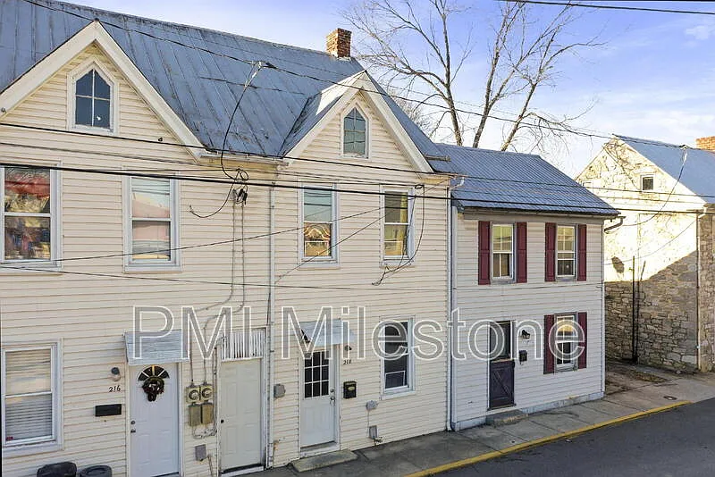 3 bed, 1.0 bath, 1200 sqft, $1,130 — Photo 3
