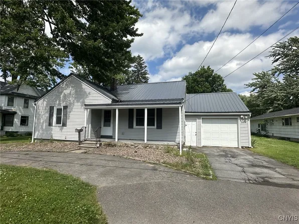 504 Allen Rd, North Syracuse, NY 13212
