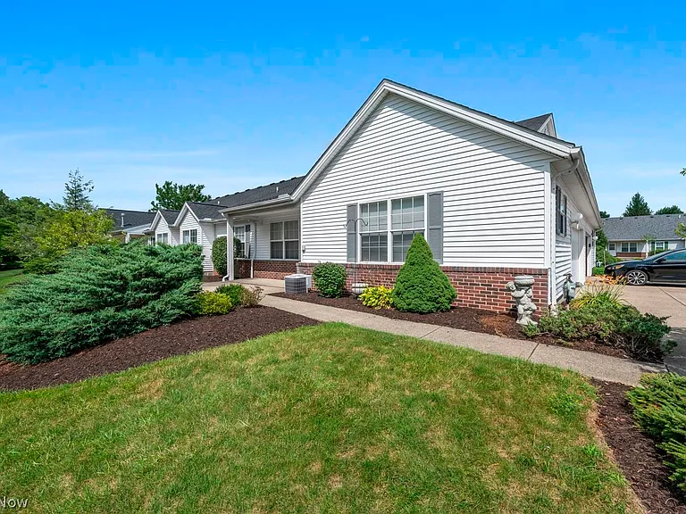 9215 Hickory Ridge Dr — Photo 3