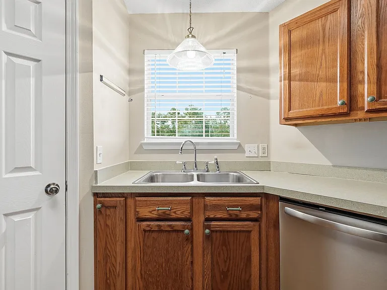 339 Peggy Dr — Photo 8