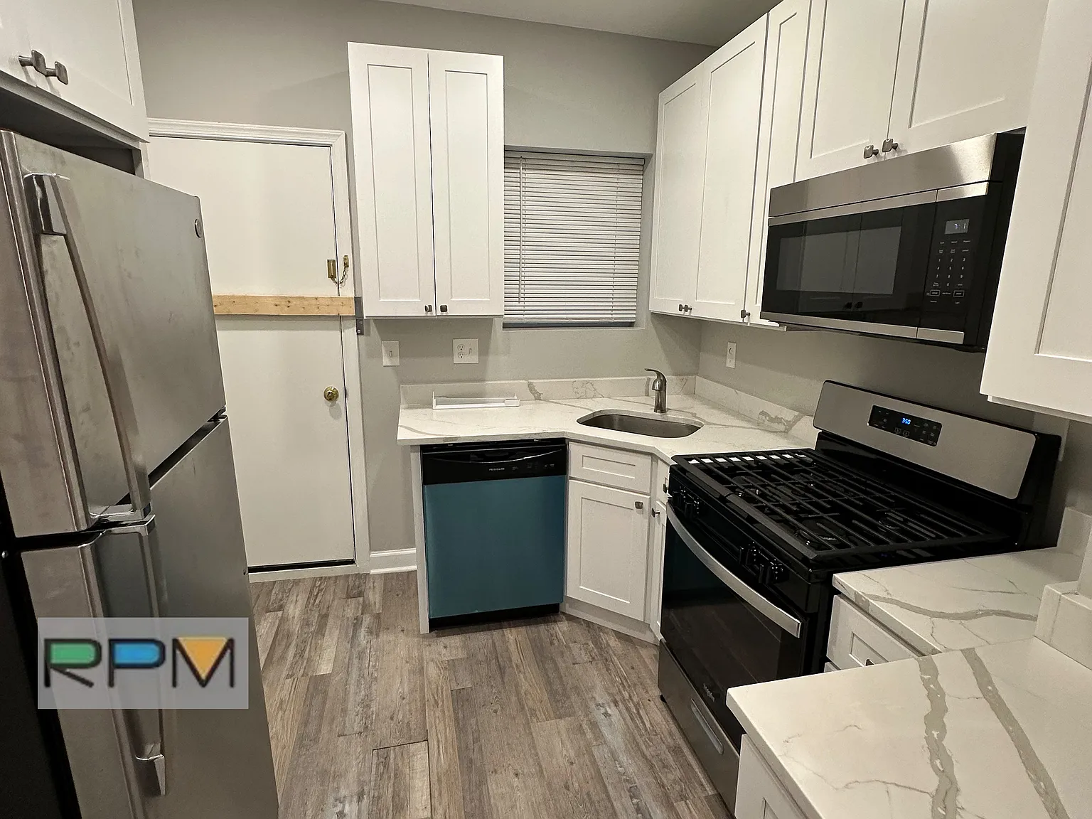 3 bed, 1.0 bath, $2,400 — Photo 4