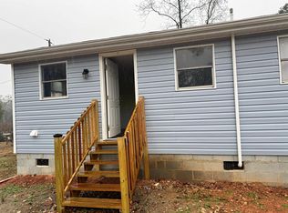 22 Stevens St, Laurens, SC 29360