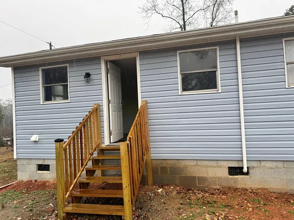 22 Stevens St, Laurens, SC 29360