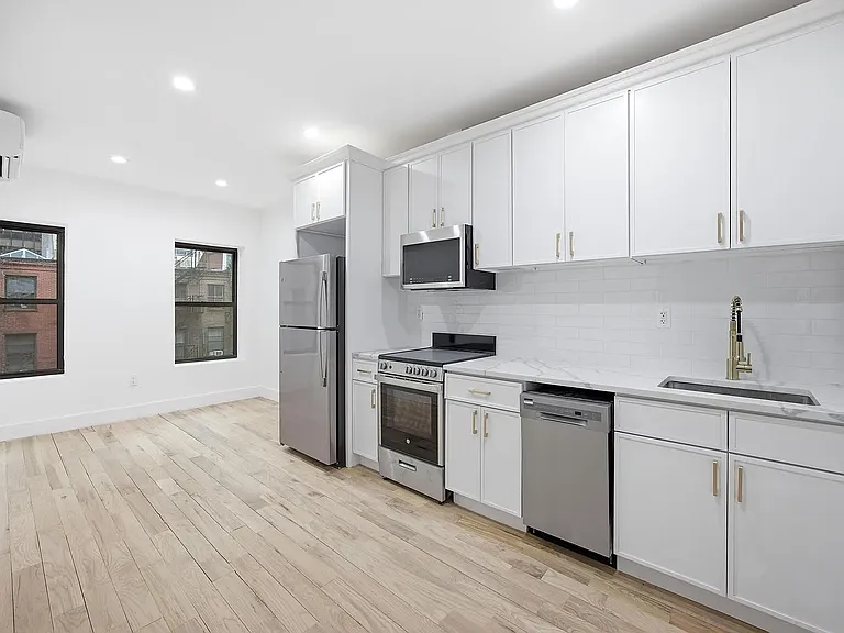 49 W 55th St #5R — Photo 1