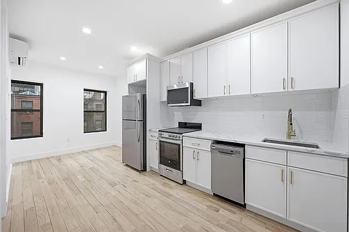 49 W 55th St #5R Photo 1