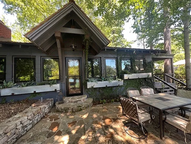 454 Cove Dr — Photo 2