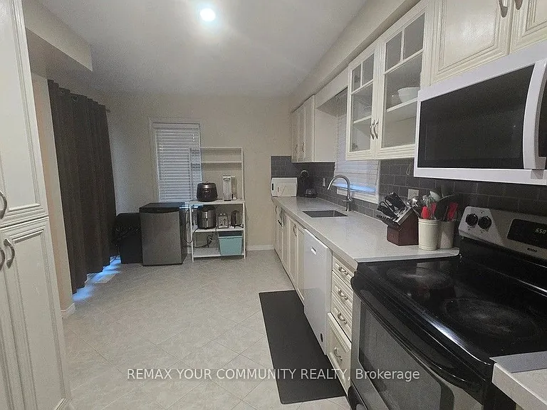 741 Caradonna Cres #25 — Photo 8