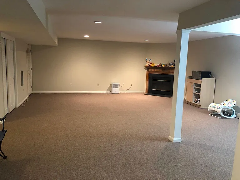 166 Surrey Ct #166 — Photo 34