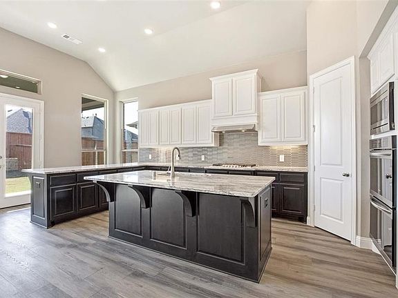 2nd image of 1816 Silverton Dr