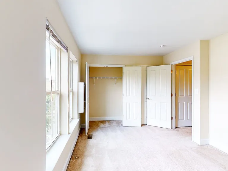 720 Barnes St NE — Photo 34