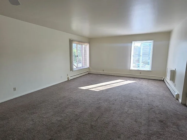 Mulford Park Apartments — Photo 4