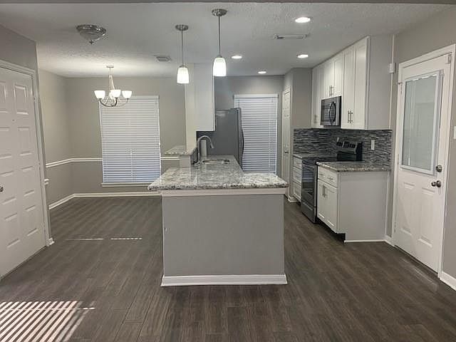 1st image of 7862 Gatehouse Dr