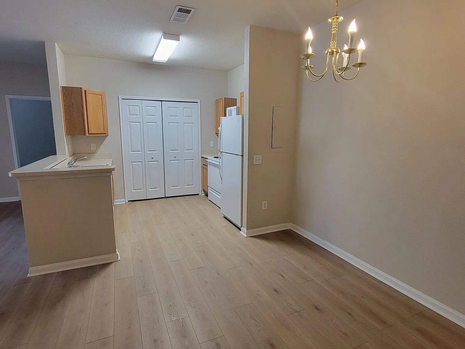 2 bed, 1012 sqft, $1,475 — Photo 2