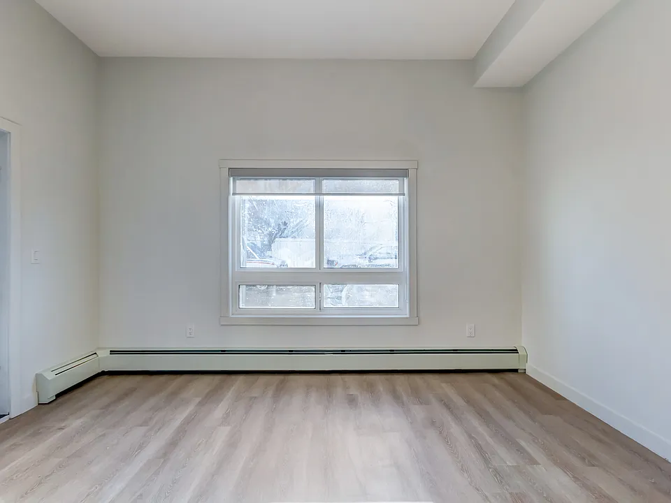 LIVING/ DINING AREA