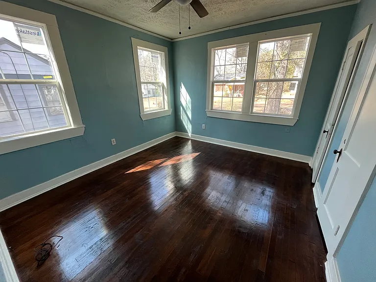 345 E Ridgeway St — Photo 13