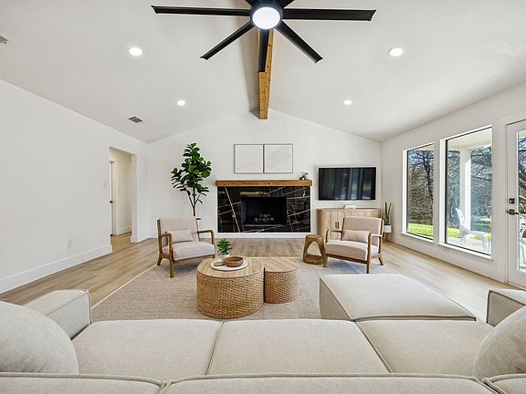4th image of 706 Highland Hills Ln