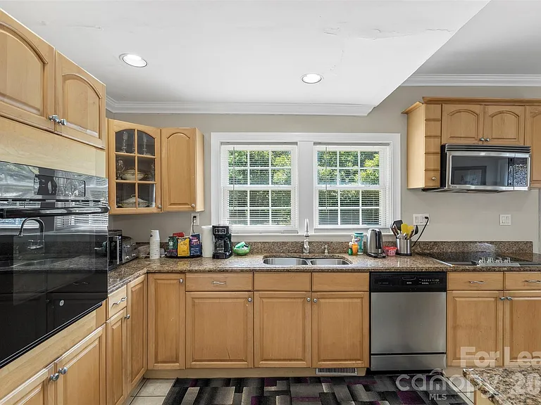 703 S Summit Ave #2 — Photo 13