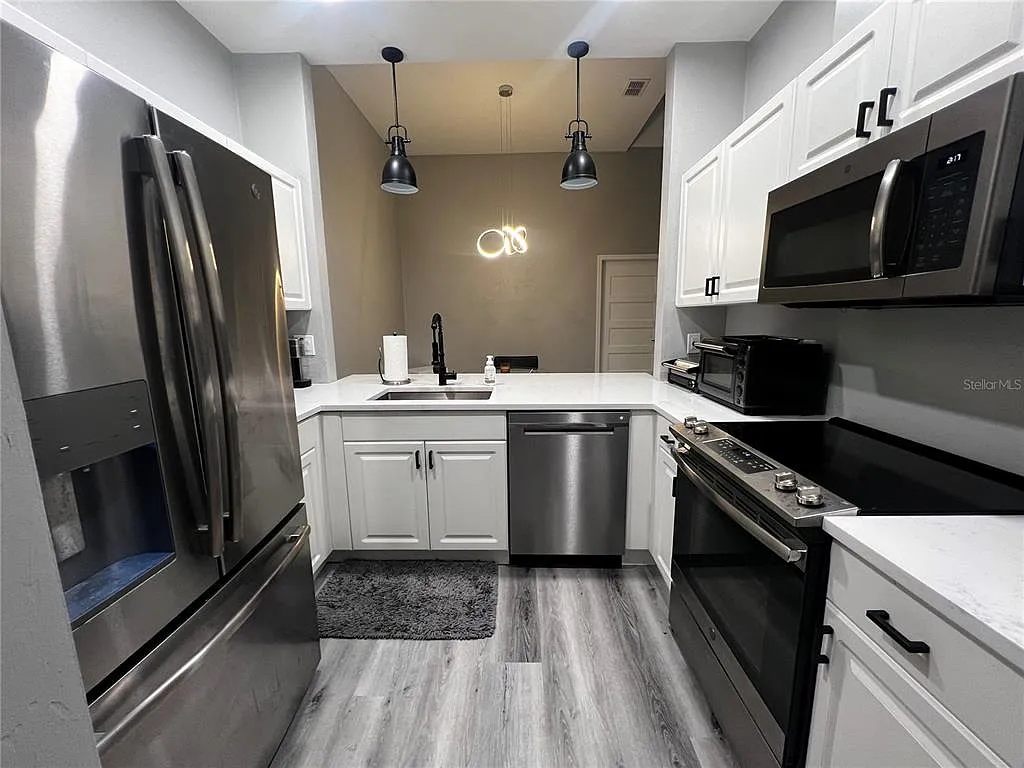2 bed, 2.0 bath, 1114 sqft, $1,800 — Photo 3