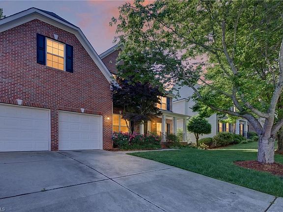 4th image of 3806 Bridlington Dr