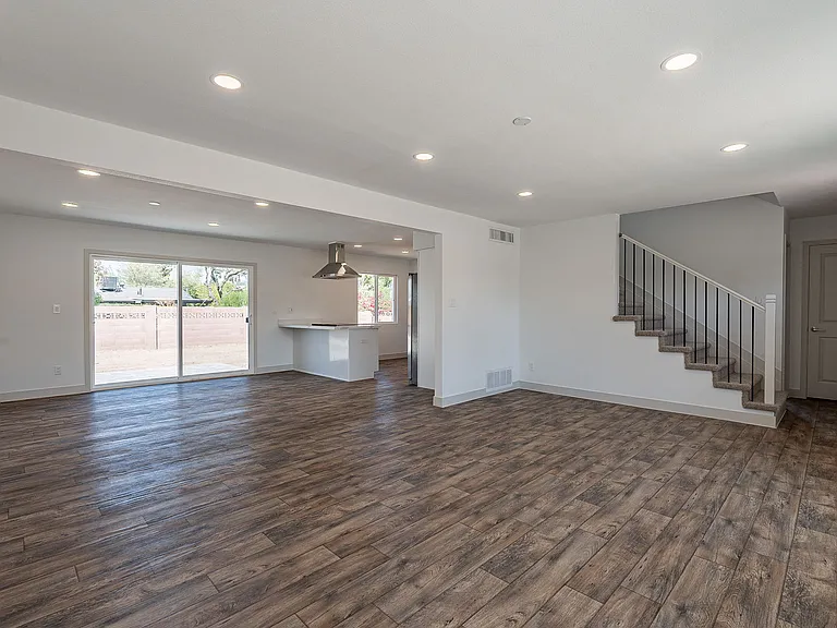102 E Santa Cruz Dr — Photo 10