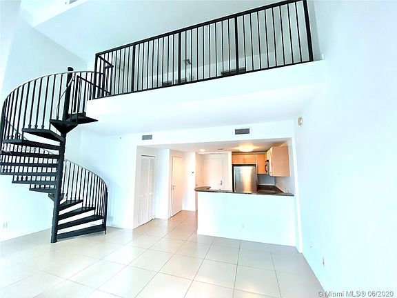 4th image of 300 S Biscayne Blvd #L-628