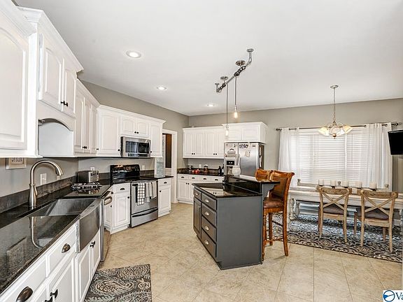 3rd image of 221 Southern Wind Dr