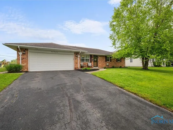 394 Overlook Dr, Waterville, OH 43566