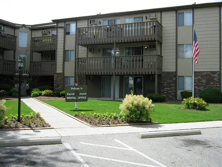 Turtle Creek Apartments — Photo 1