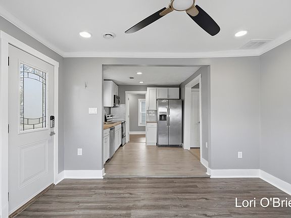 5th image of 1503 Bradford St NE