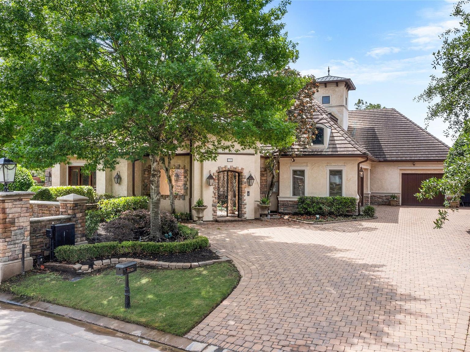11703 Empress Oaks Ct
