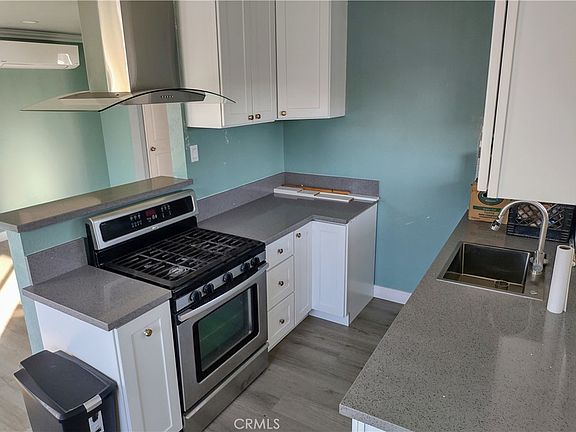 2nd image of 720 W 47th St