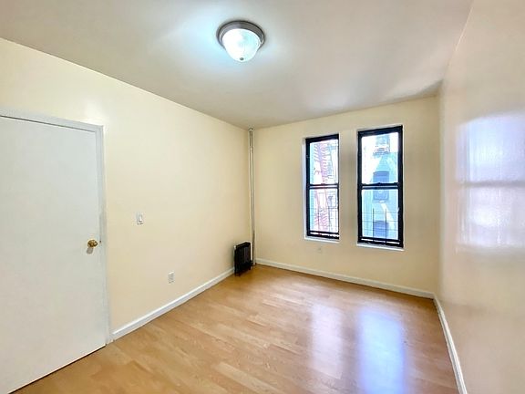 4th image of 124 E 107th St #18A