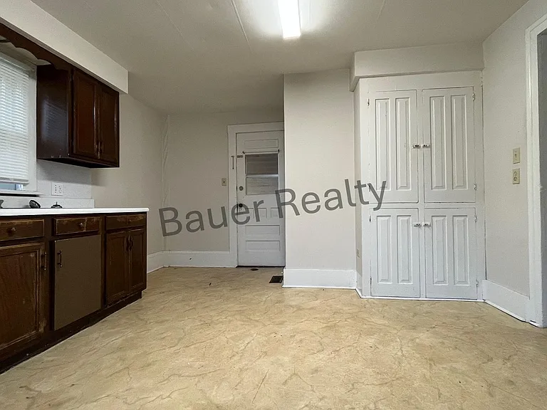 237-239 Maple St — Photo 13