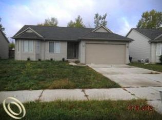 6168 Loraine St, Romulus, MI 48174