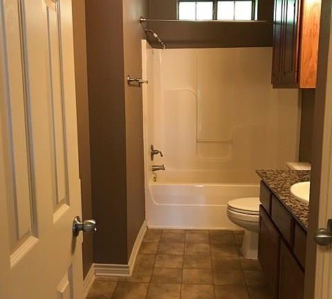 4th image of 319 Forest Dr