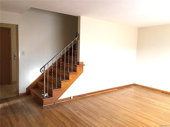 4th image of 32 Nardin Dr